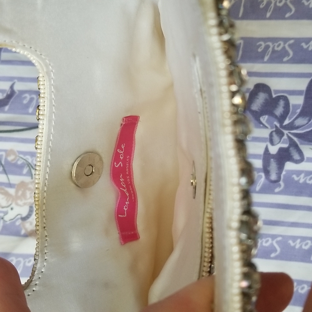 NWOT London Sole Shell & Rhinestone Purse. - Picture 3 of 3